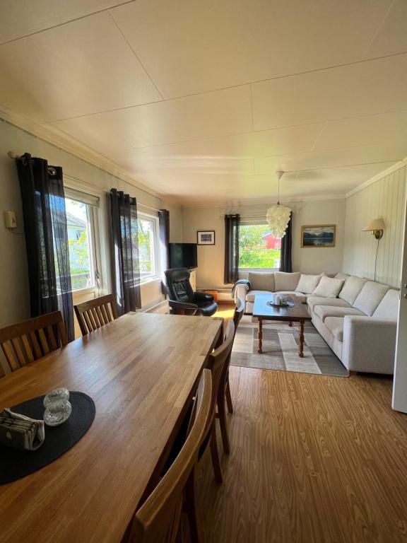 Lyngen House room 3